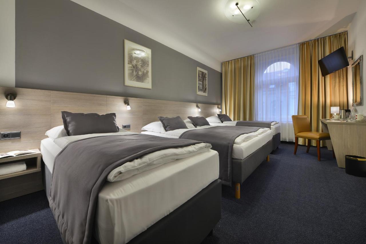 Prague Season Hotel Екстериор снимка