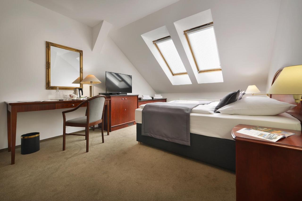Prague Season Hotel Екстериор снимка