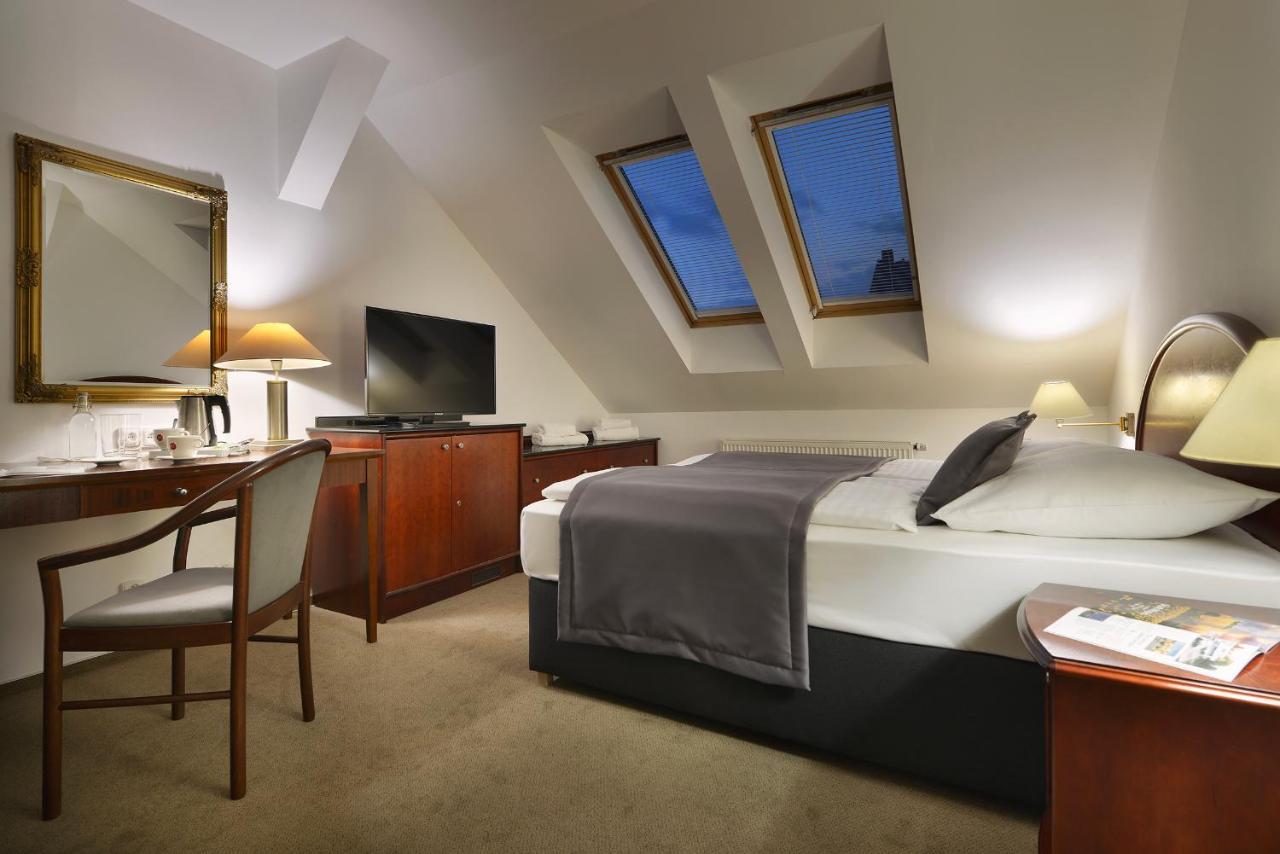 Prague Season Hotel Екстериор снимка