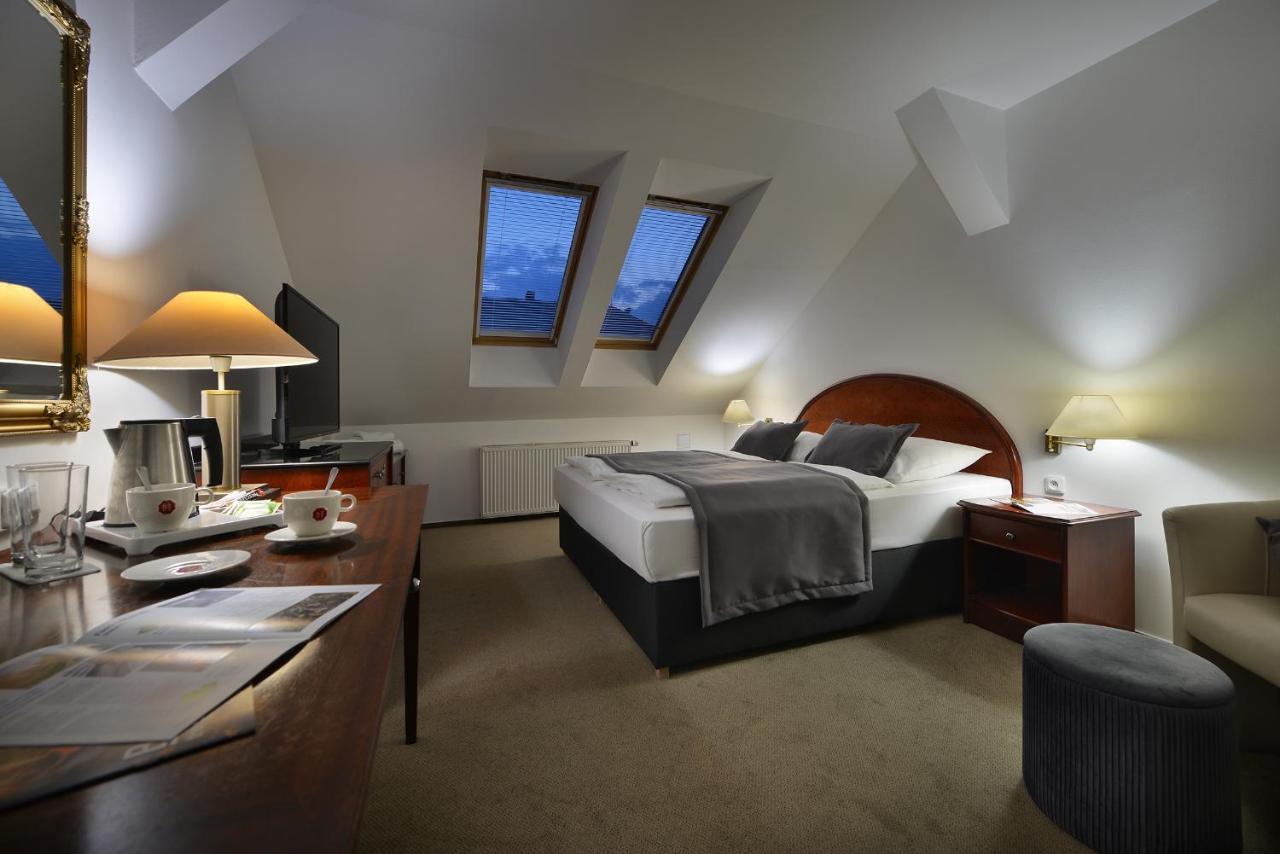 Prague Season Hotel Екстериор снимка