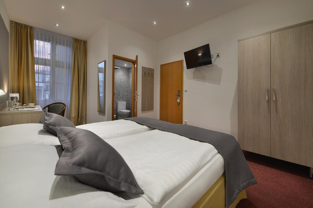 Prague Season Hotel Екстериор снимка