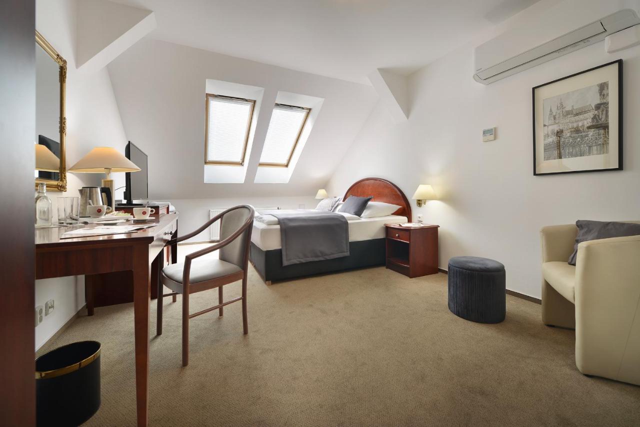 Prague Season Hotel Екстериор снимка