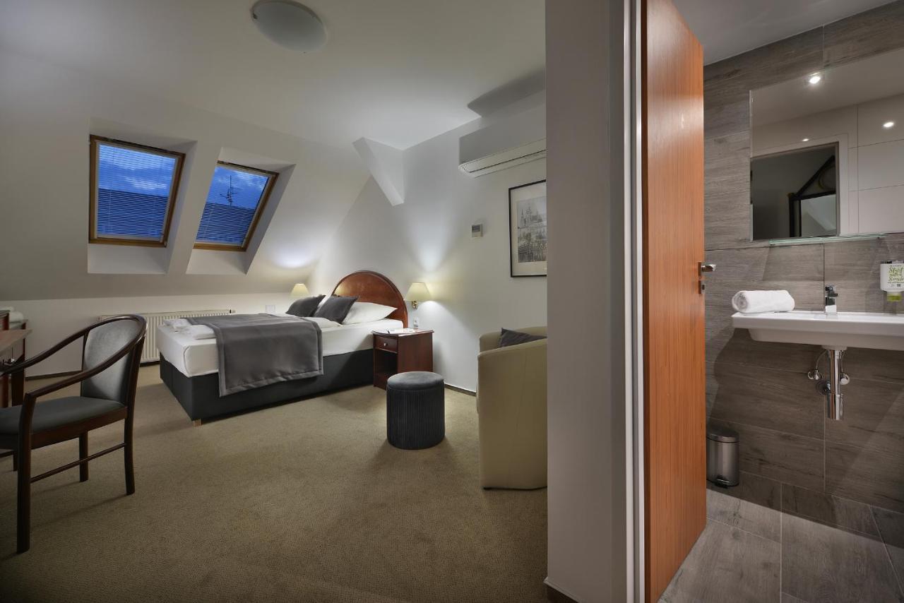 Prague Season Hotel Екстериор снимка