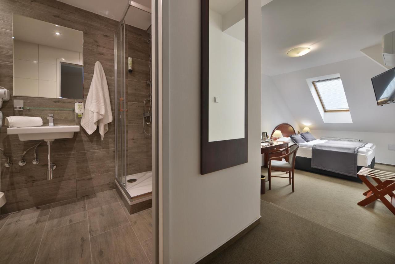 Prague Season Hotel Екстериор снимка
