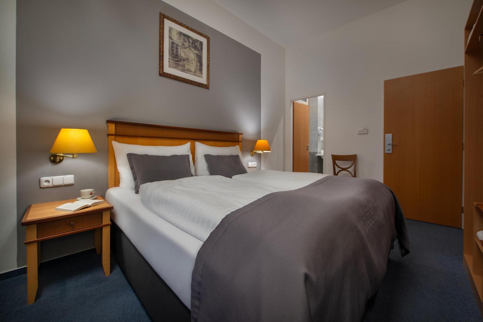 Prague Season Hotel Екстериор снимка