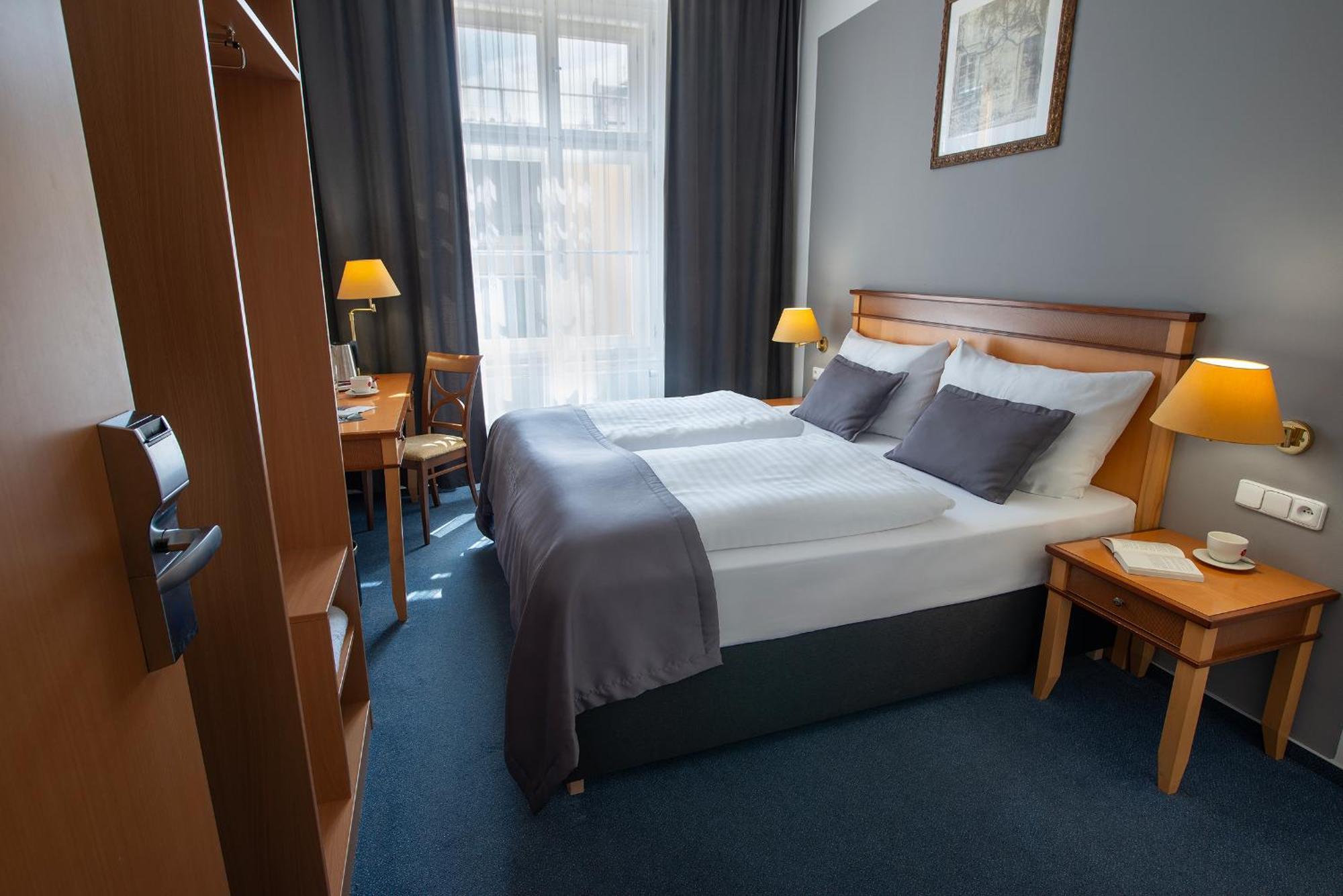 Prague Season Hotel Екстериор снимка