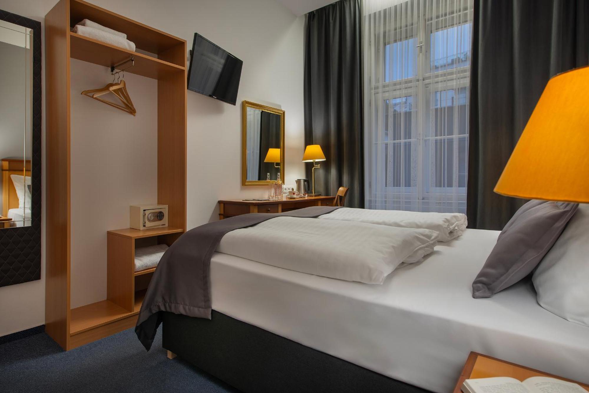 Prague Season Hotel Екстериор снимка