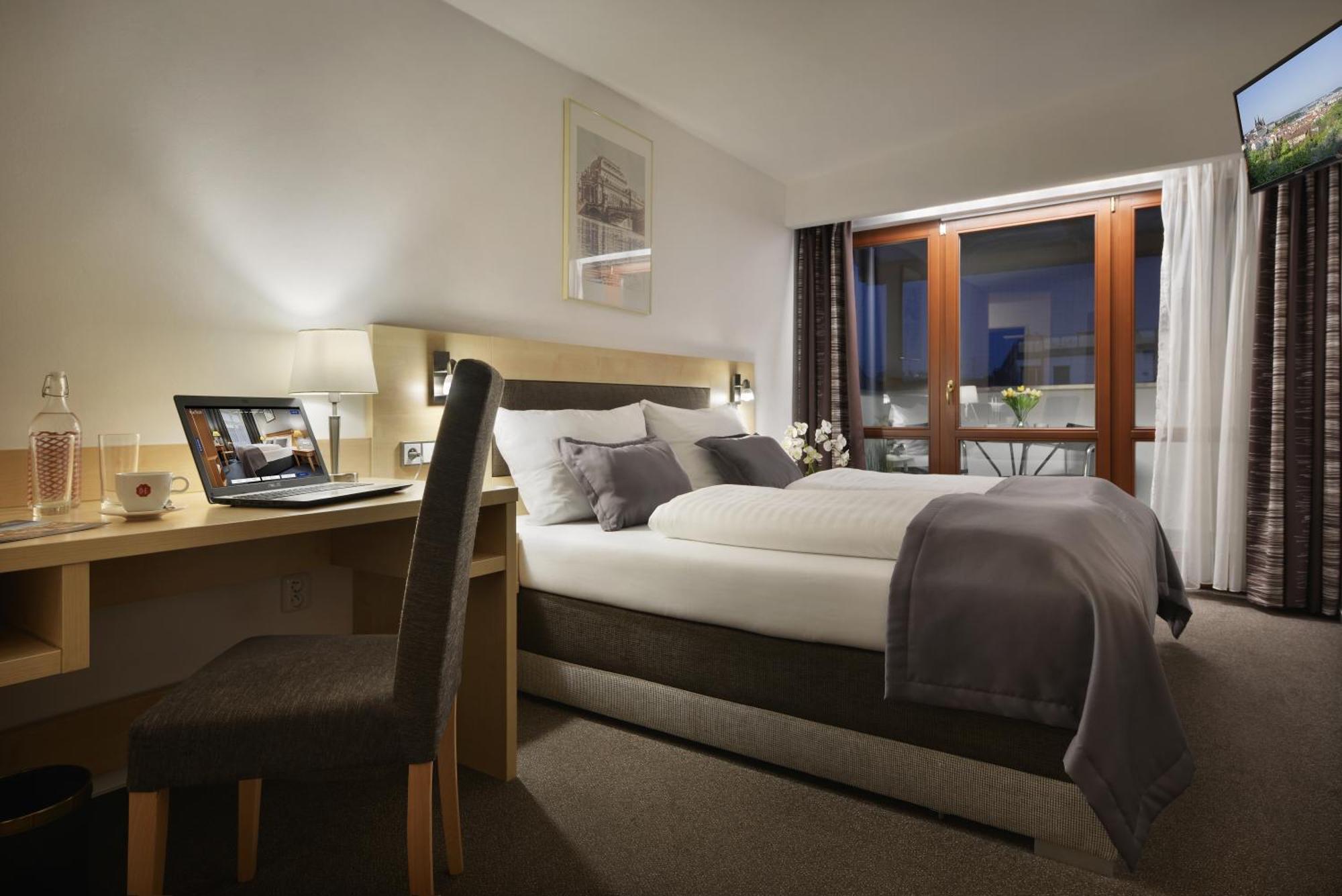 Prague Season Hotel Екстериор снимка