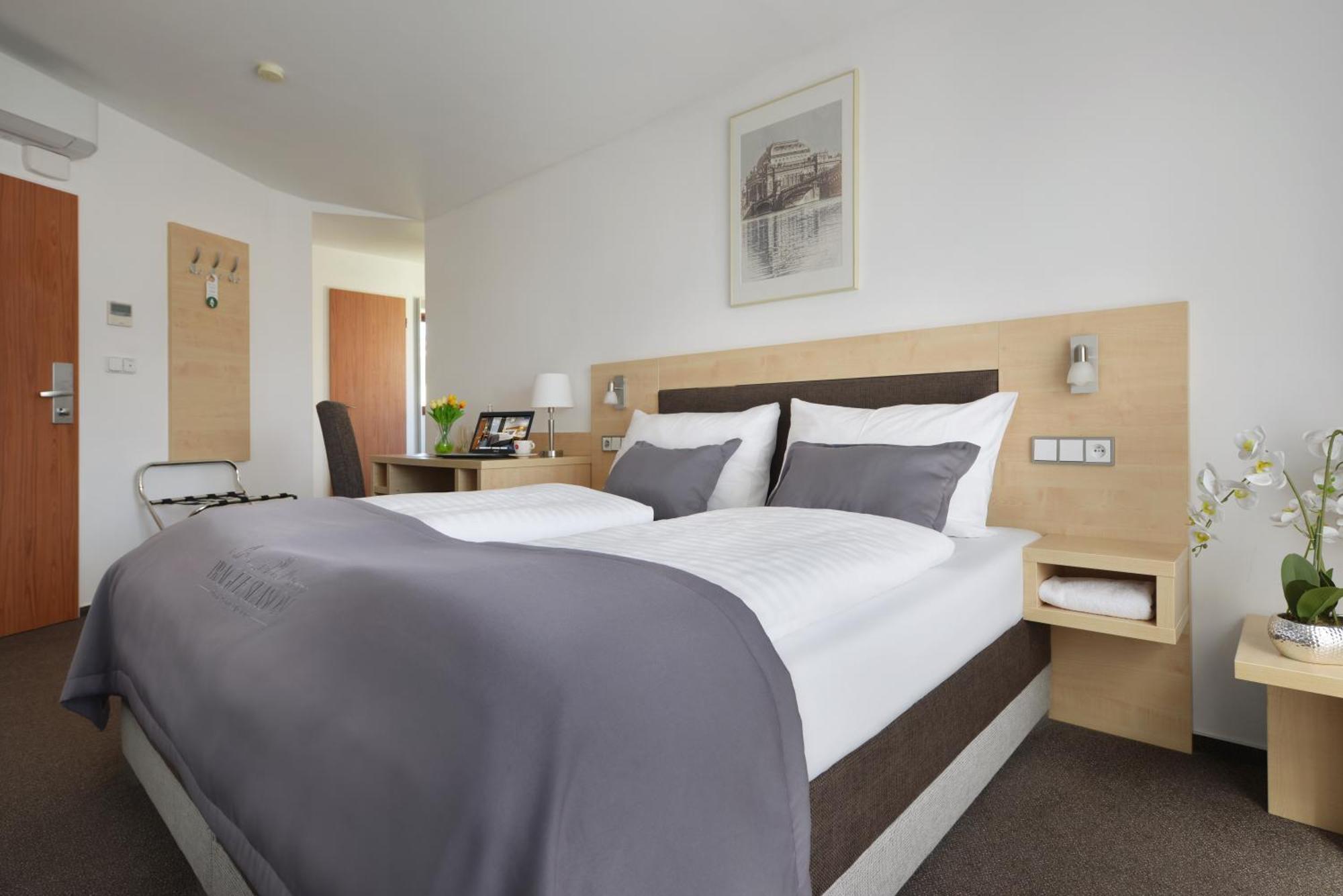 Prague Season Hotel Екстериор снимка