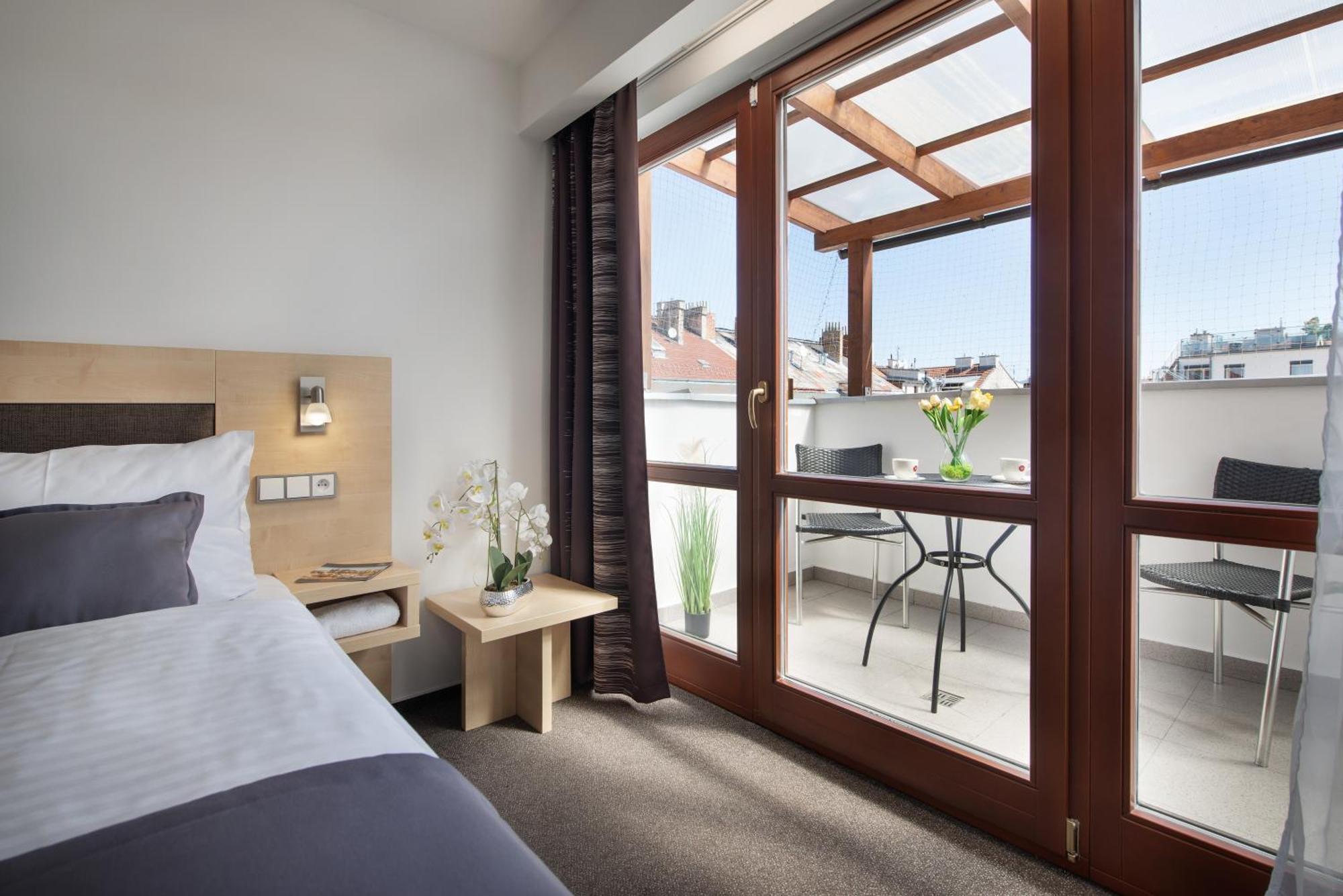 Prague Season Hotel Екстериор снимка