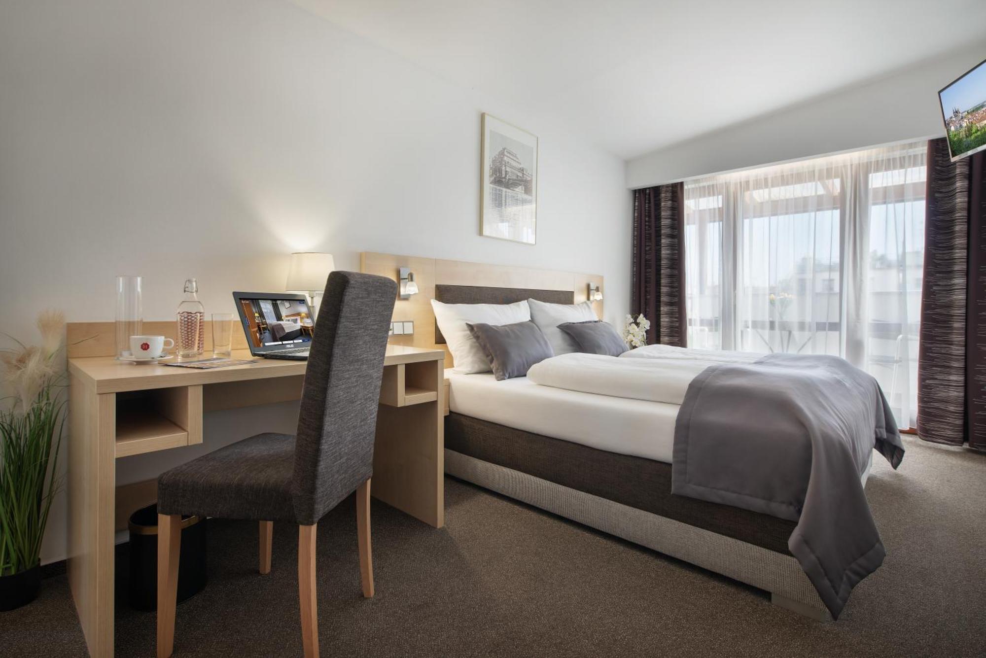 Prague Season Hotel Екстериор снимка