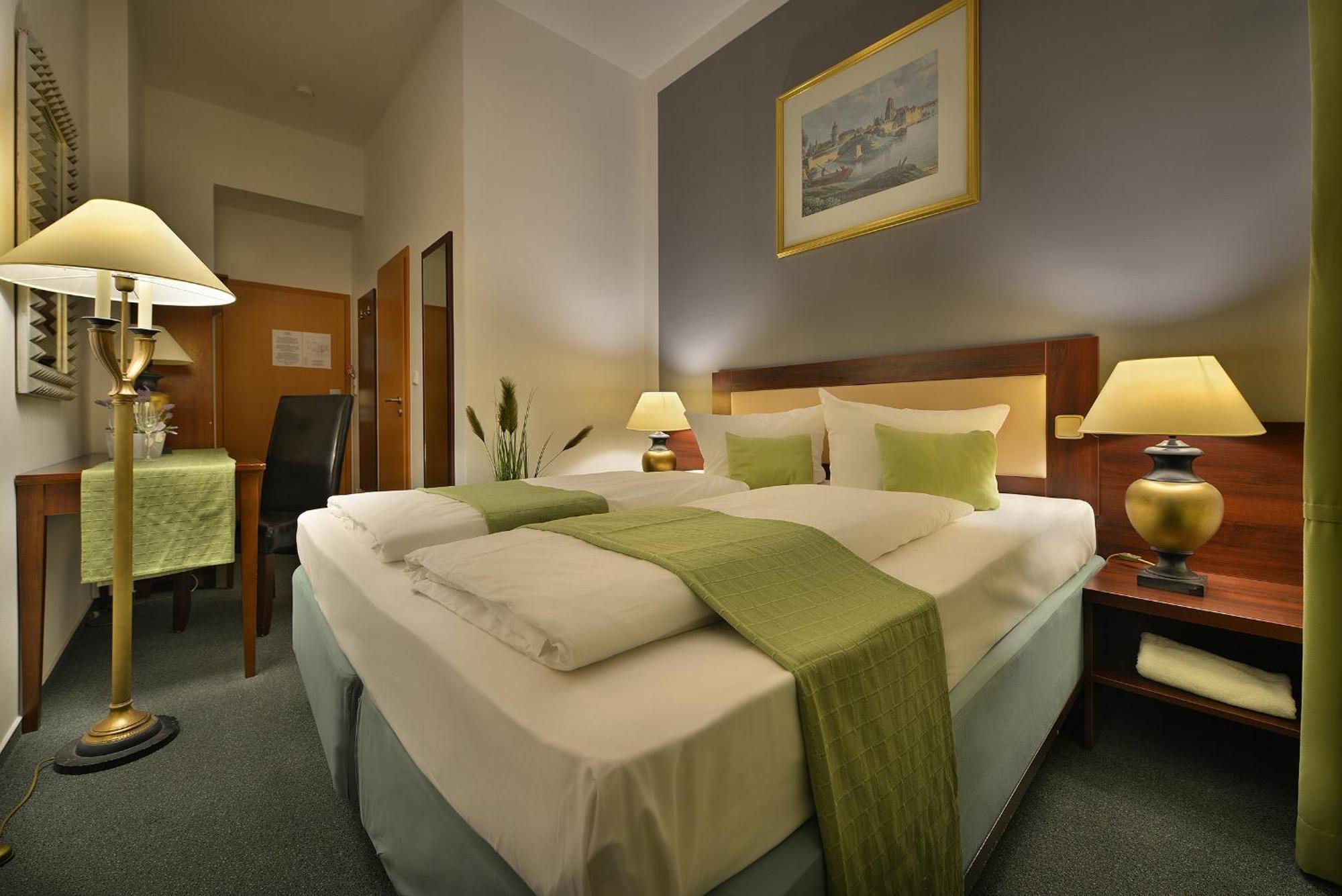 Prague Season Hotel Екстериор снимка
